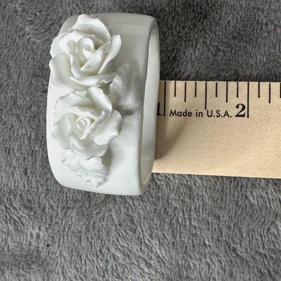 Vintage Bone China Rose Napkin Rings Set of 4 White Floral Taiwan with Box - Picture 8 of 13